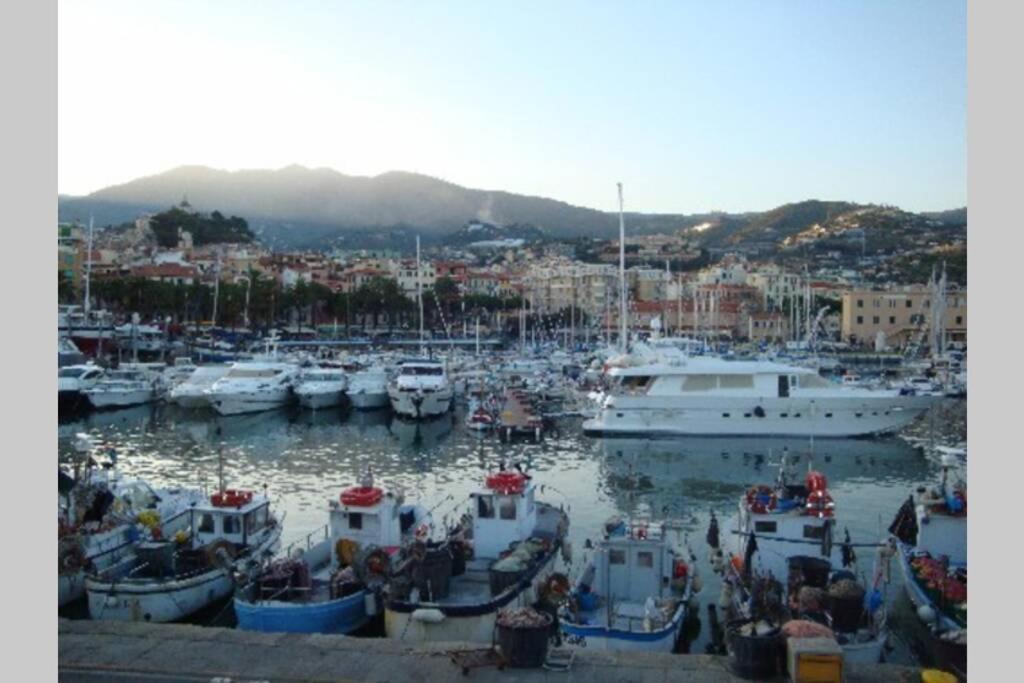 Centrally Located Apt By Harbour With Elevator Sanremo Eksteriør billede